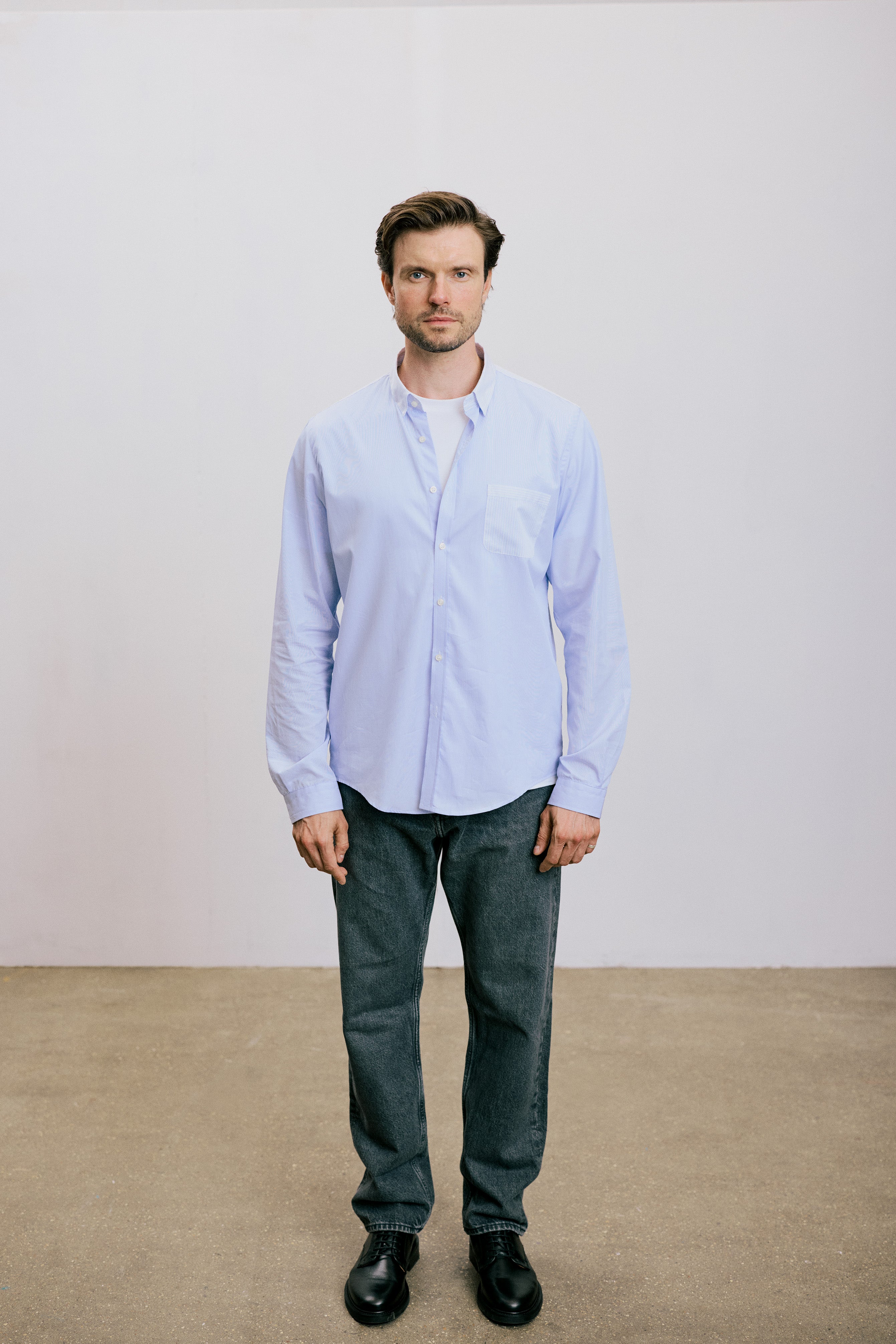 VARRO Rogers Sky Blue Patch Stripe Poplin Shirt — front view on model, men’s relaxed fit with contrast collar and pocket.